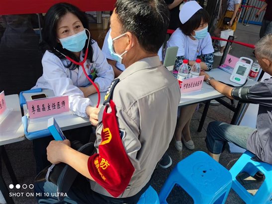 李晶晶，蚌埠三院内儿总支三支部书记  心内科一病区副主任  主任医师