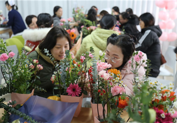 绽放女性魅力！蚌埠市中心医院“三八节”插花活动，美丽与智慧的盛会