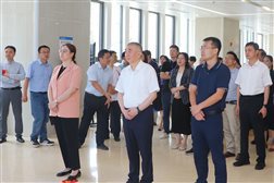 省卫健委党组书记、主任刘同柱一行莅临蚌埠市中心医院观摩医疗信息化建设工作