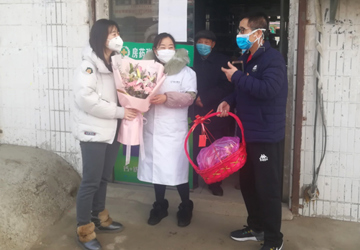 内二支部看望赴武汉抗疫队员家属