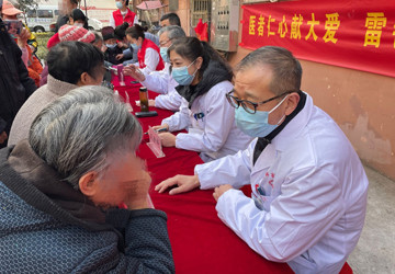 学雷锋 见行动 | 蚌埠三院直属离退休第一党支部开展社区健康义诊活动