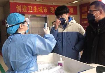 平凡的岗位 不平凡的抗疫前沿--记分诊一线的晓燕工作室导医李敏