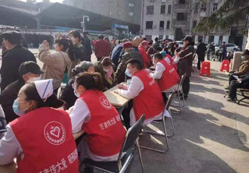 医者仁心献大爱 雷锋精神永传承 ——晓燕工作室走进胜利五村社区开展义诊活动