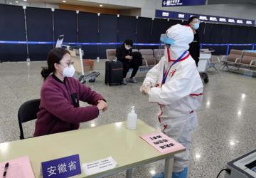 孔德荣参加上海浦东机场入境人员疫情防控工作