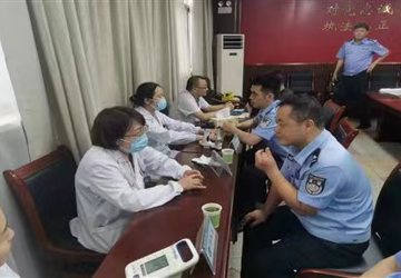 蚌埠三院门诊党总支多学科深入交警支队开展庆“七一”义诊活动