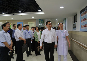 白金明市长调研指导我院“两学一做”学习教育工作