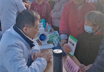 “关注健康、康复同行”—— 蚌埠三院开展党员下基层健康义诊活动