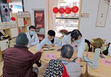 学雷锋志愿服务月 | 蚌埠市中心医院临床教学部开展“义诊暖桑榆 情满敬老院”主题义诊活动