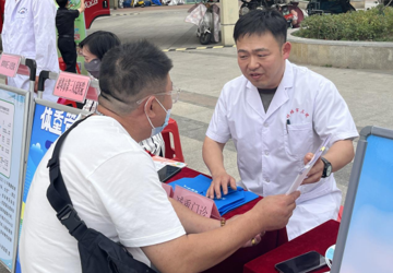 吃动平衡 健康体重 全民行动 ——蚌埠市中心医院参加2025年蚌埠市全民营养周宣传活动