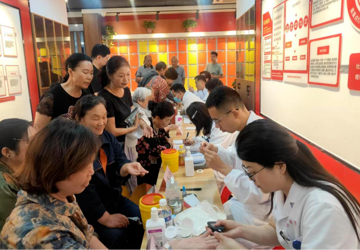 蚌埠市中心医院端午节“健康零距离·服务暖民心”进社区义诊活动圆满举行